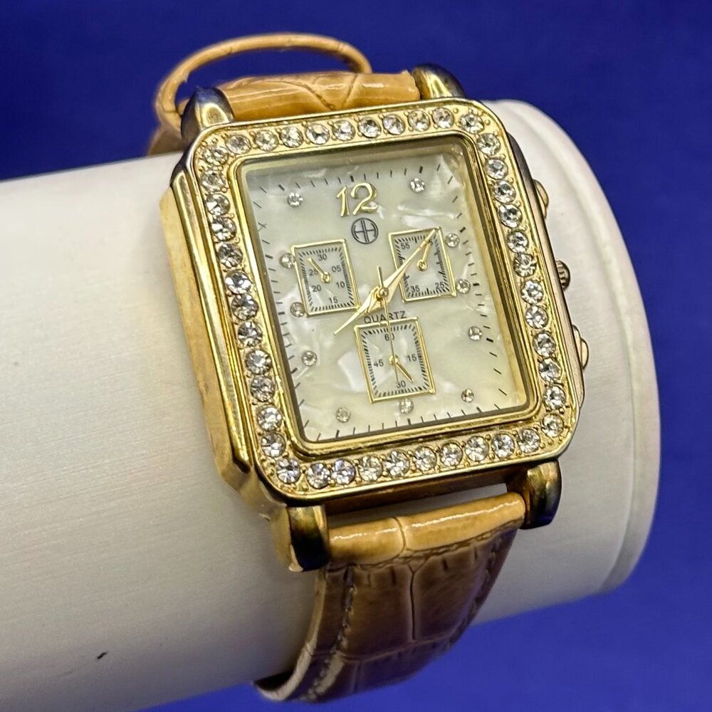HH Women’s Analog Quartz Watch Crystal Accents. Fresh Battery - Picture 7 of 12